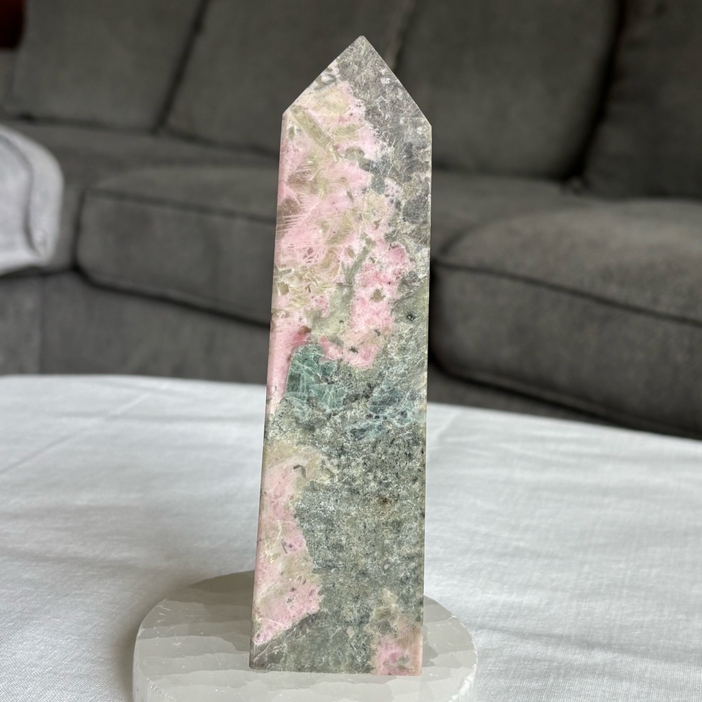Peruvian Rhodonite tower - Picture 3 of 4